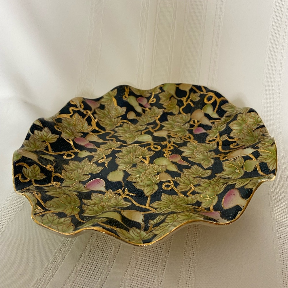 IMARI Scalloped Edge Plate Dish Gold Tone Gilding raised design floral n fruit.